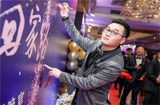 【高光“疫”事】勇敢逆行的特殊“网约车”——EZPay90后，用信念打通生命运输线